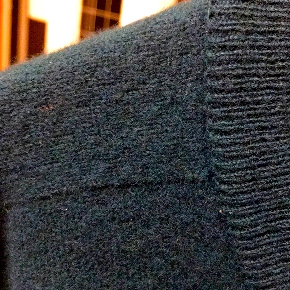 MENS V neck pullover sweater. - Picture 3 of 7